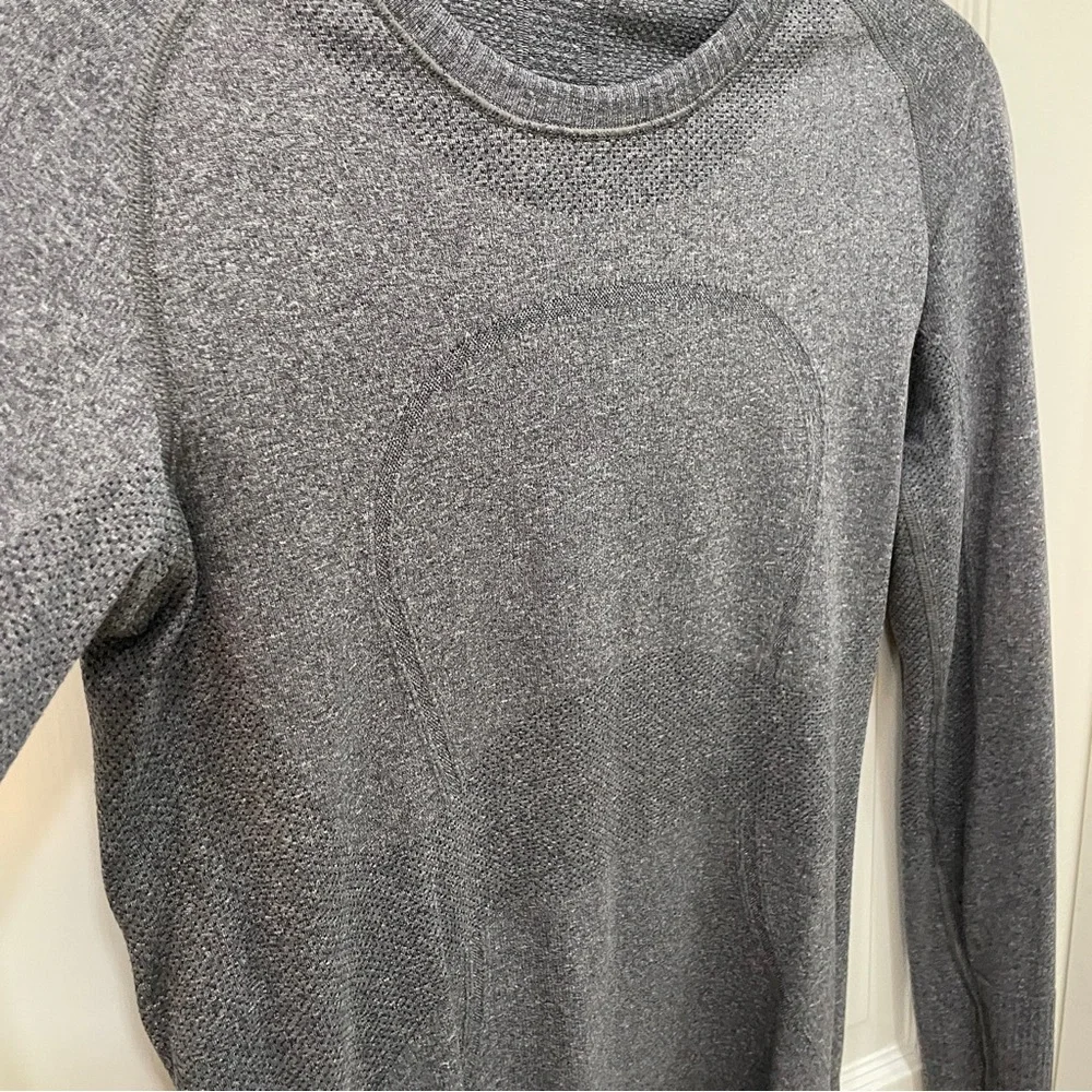 Lululemon Athletica Swiftly Fitted Long Sleeve Gray Top Size 6